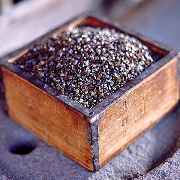 玄そば （石抜き磨き） 1kg [2025年産そば] | 蔵の粉屋 大西製粉